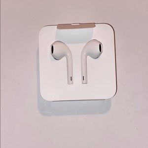 BRAND NEW Apple EarPods with Lightning Connector